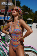 <strong>One-piece</strong>